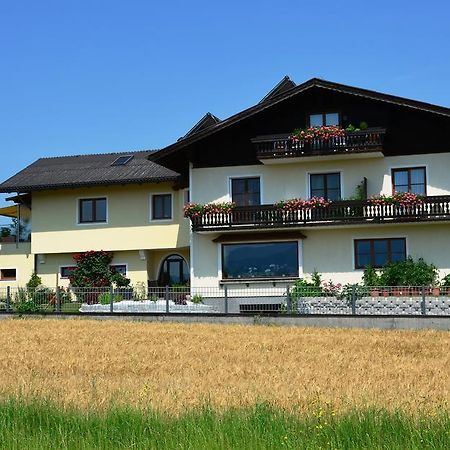 ホテル Haus Gruber Attersee エクステリア 写真