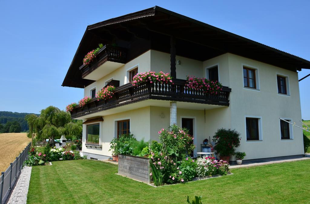 ホテル Haus Gruber Attersee エクステリア 写真